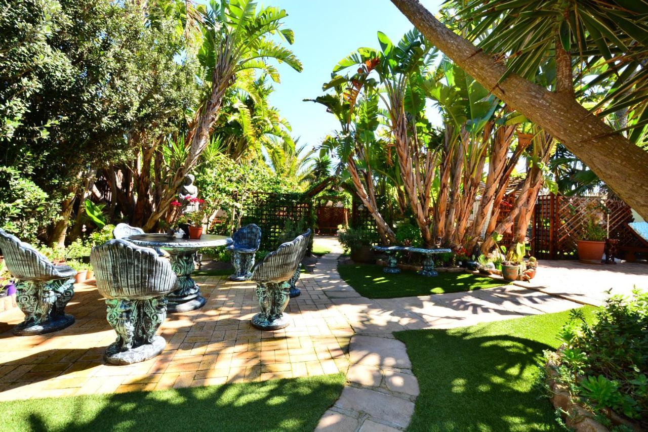 Secret Garden Guesthouse Bloubergstrand Eksteriør billede